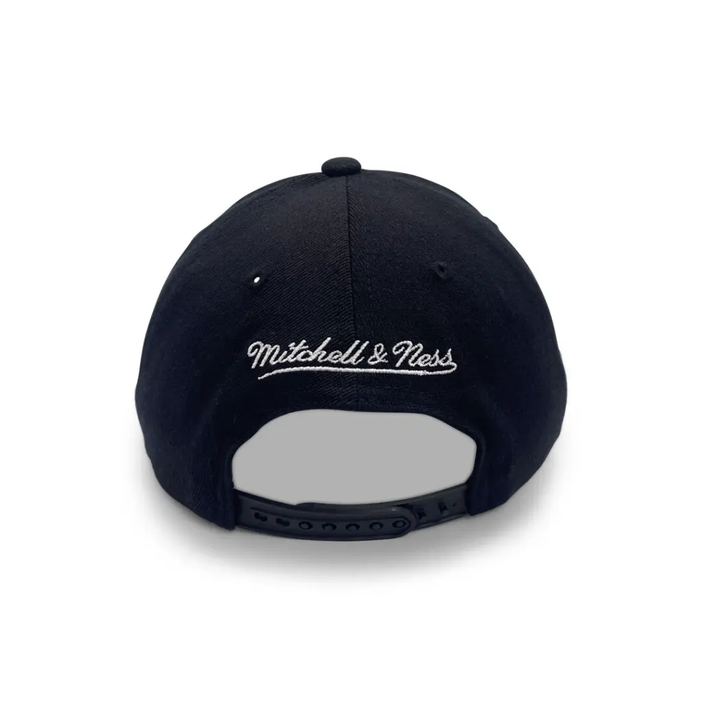 Mitchell & Ness Anaheim Ducks MVP Travelling Black OSFM_4251