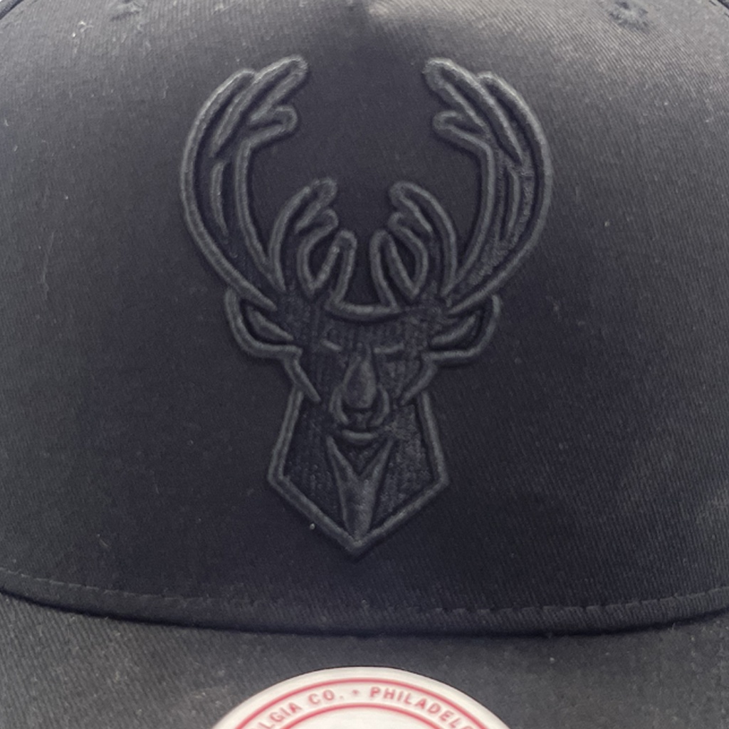 Mitchell & Ness Milwaukee Bucks MVP Team Logo Black OSFM_20093