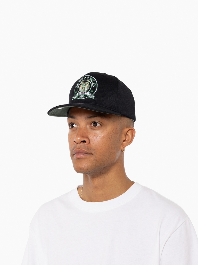 Mitchell & Ness - Mitchell & Ness Milwaukee Bucks NBA Emblem MVP Black/Green OSFM MNMB3115