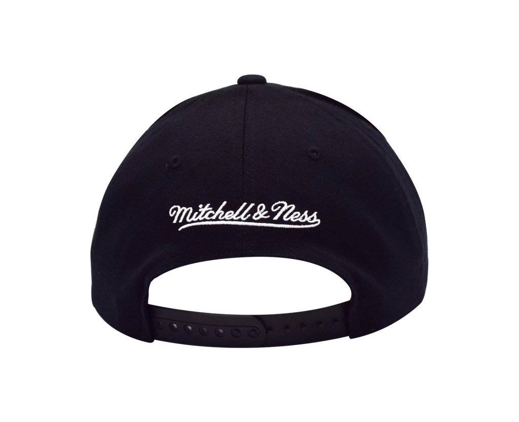 Mitchell & Ness - Mitchell & Ness New York Knicks NBA GRADIENT CL KNKS Black OSFM MNNK21163