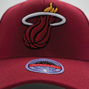 Mitchell & Ness - Mitchell & Ness Pro Crown Miami Heat Team Ground 2.0 NBA Cardinal Red OSFM MNMH3257