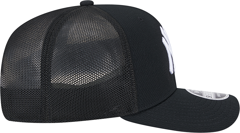 New Era New York Yankees 9Seventy Trucker Dashmark Black OSFM_22371