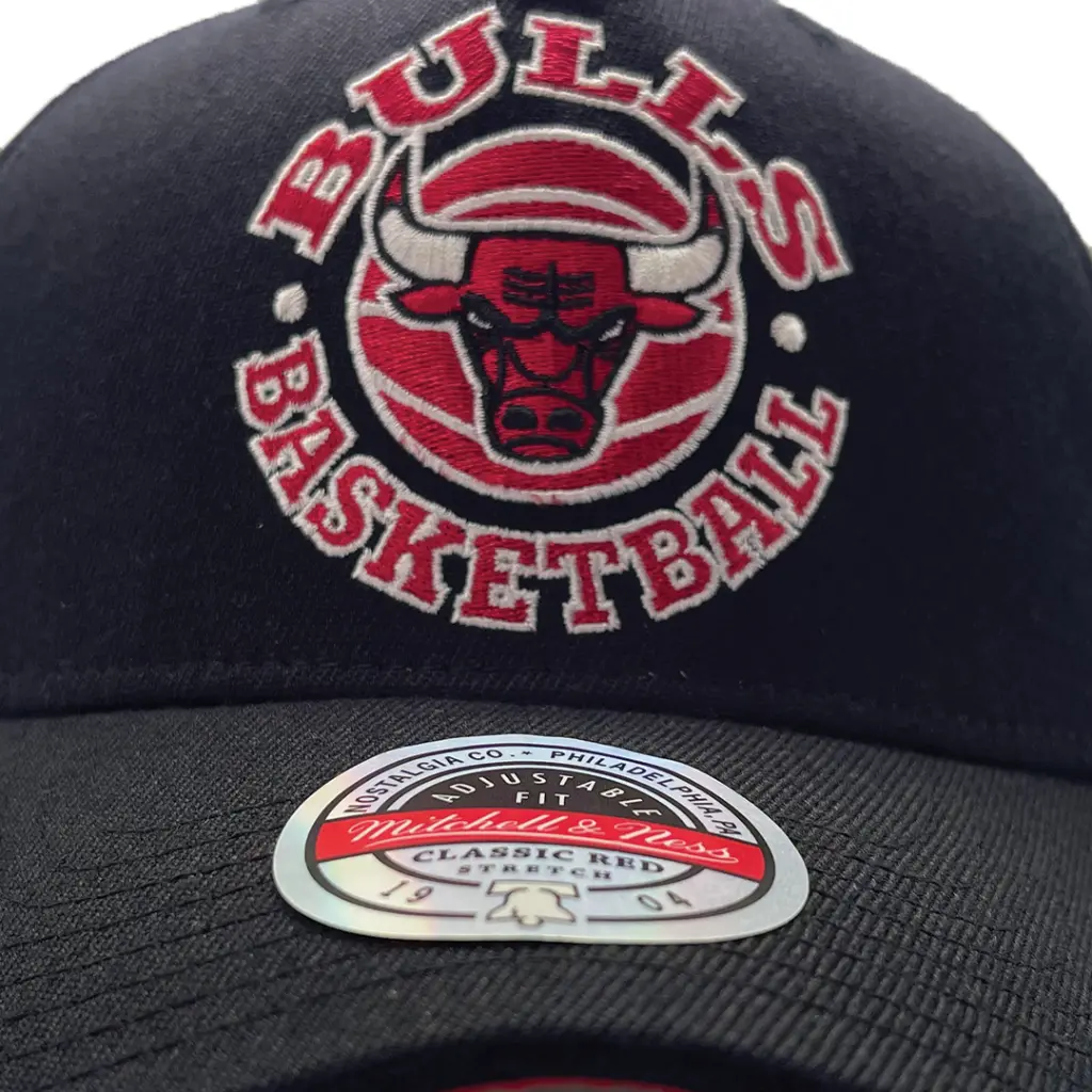 Mitchell & Ness - Mitchell & Ness Chicago Bulls NBA Classic Red Basketball Circle Black OSFM MNCG1987