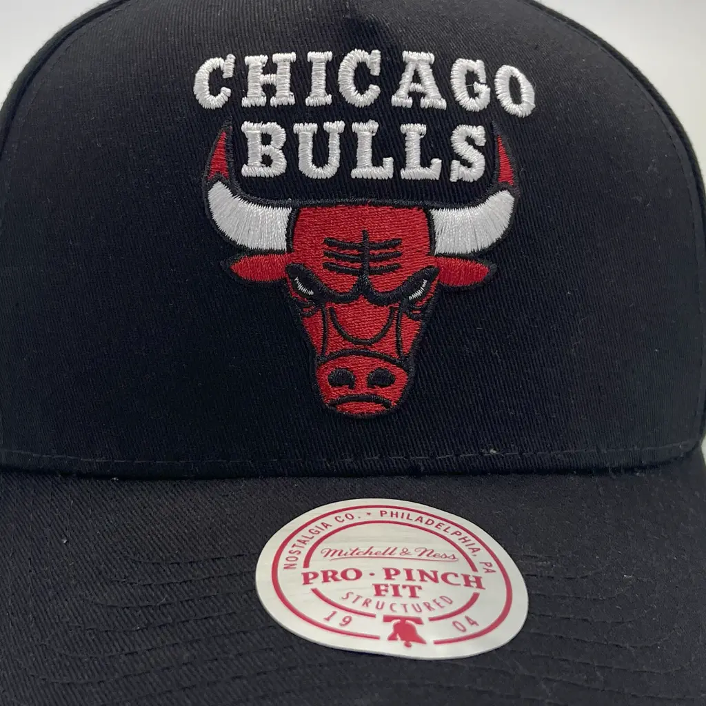 Mitchell & Ness Chicago Bulls Pro Crown Pinch Core Black OSFM_4846