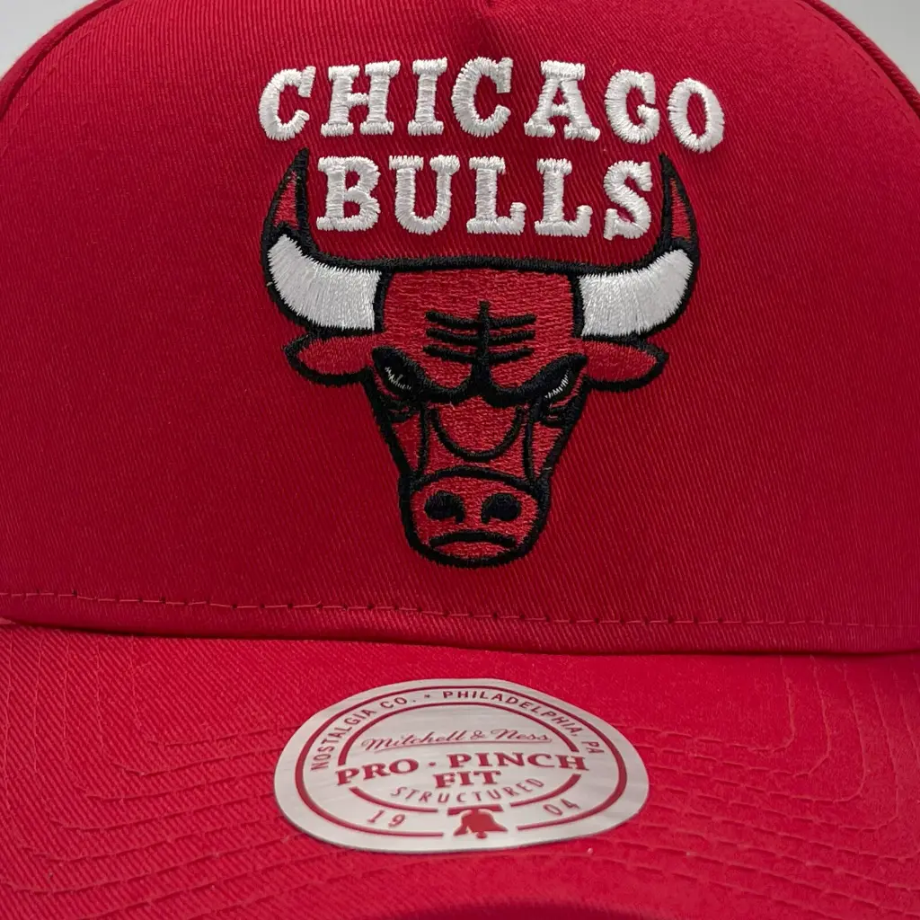 Mitchell & Ness Chicago Bulls Pro Crown Pinch Core Red OSFM_4854