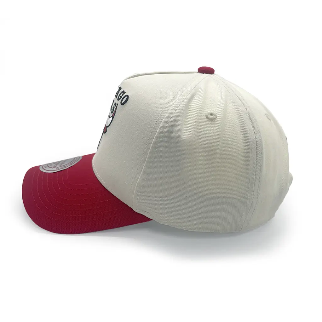 Mitchell & Ness - Mitchell & Ness Chicago Bulls Pro Crown Pinch Team Colour White Cream/Red OSFM