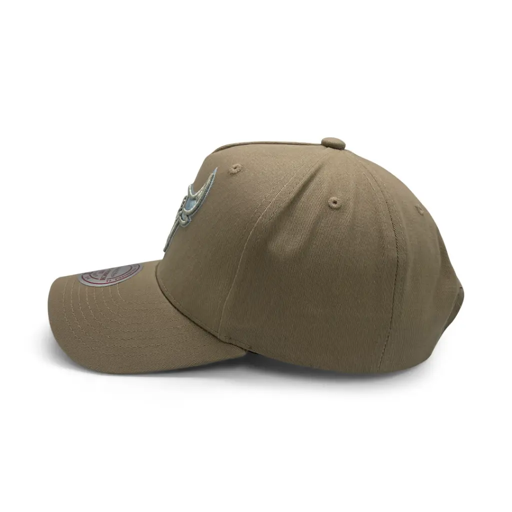 Mitchell & Ness Chicago Bulls Pro-Crown Seasonal Core Khaki OSFM_4883