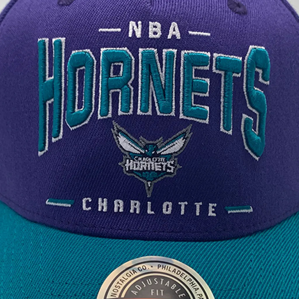 Mitchell & Ness - Mitchell & Ness Classic Red Charlotte Hornets Headline Arch NBA Purple/Teal OSFM MNCH22351