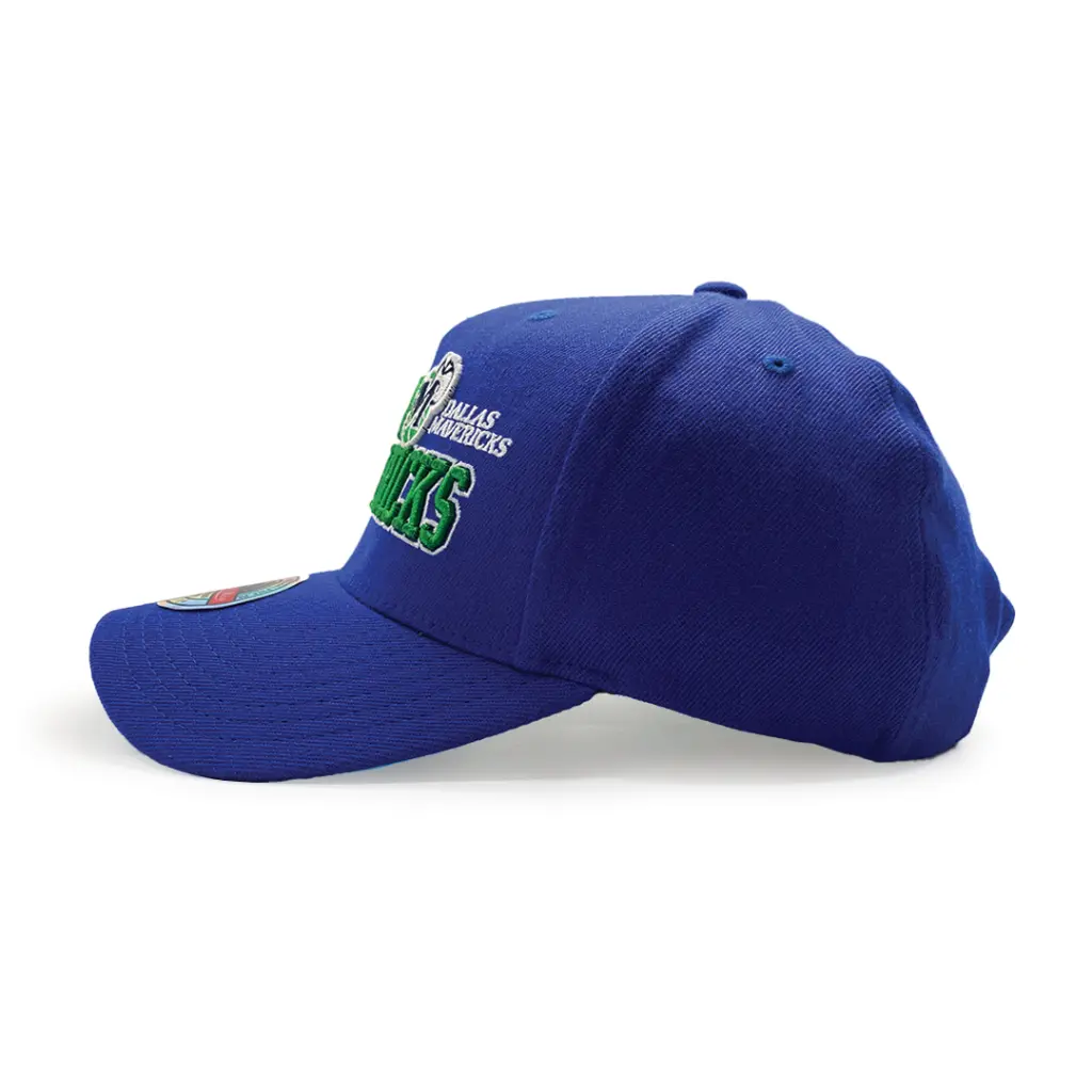 Mitchell & Ness Classic Red Dallas Mavericks NBA Interlocked Blue OSFM MNDM22018_4905