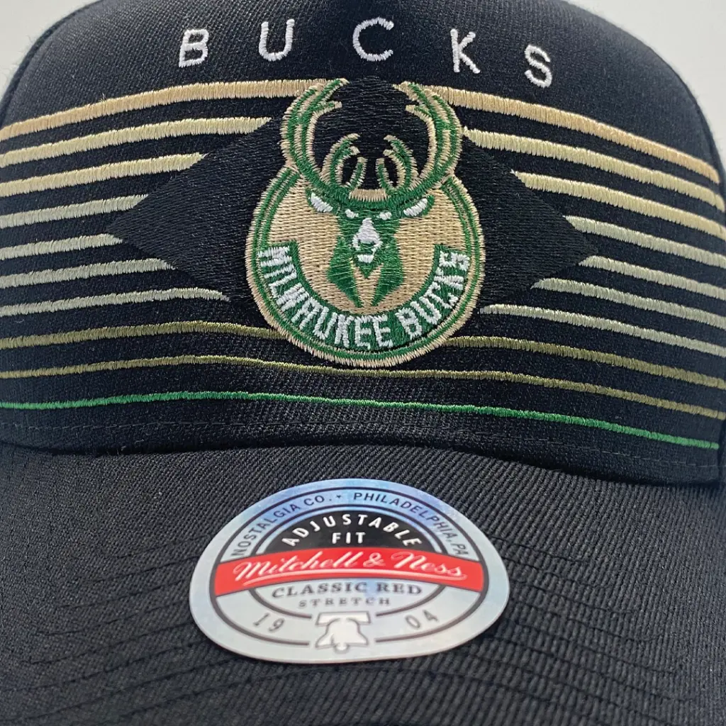 Mitchell & Ness Classic Red Milwaukee Bucks NBA Gradient Black OSFM MNMB1910_5206