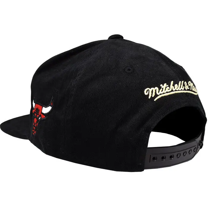 Mitchell & Ness JS19117 Chicago Bulls Black 3-2 Zone Deadstock Snapback OS_5302