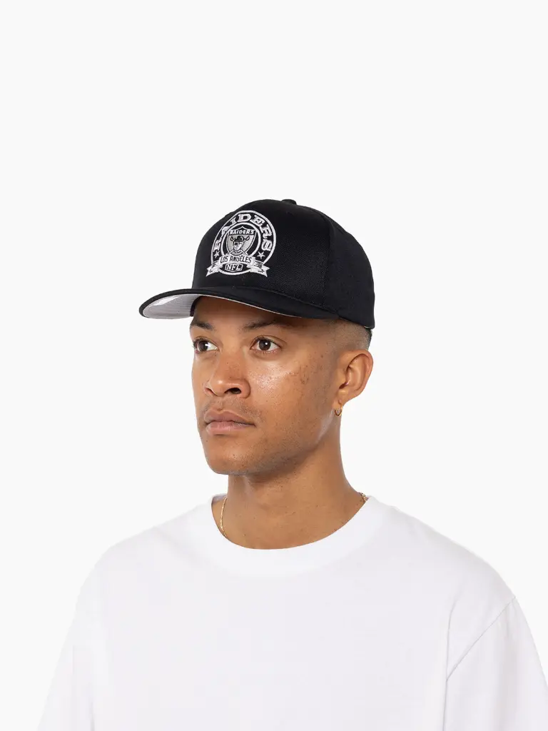 Mitchell & Ness - Mitchell & Ness Las Vegas Raiders NFL Emblem MVP Black/Silver OSFM MNLR3116