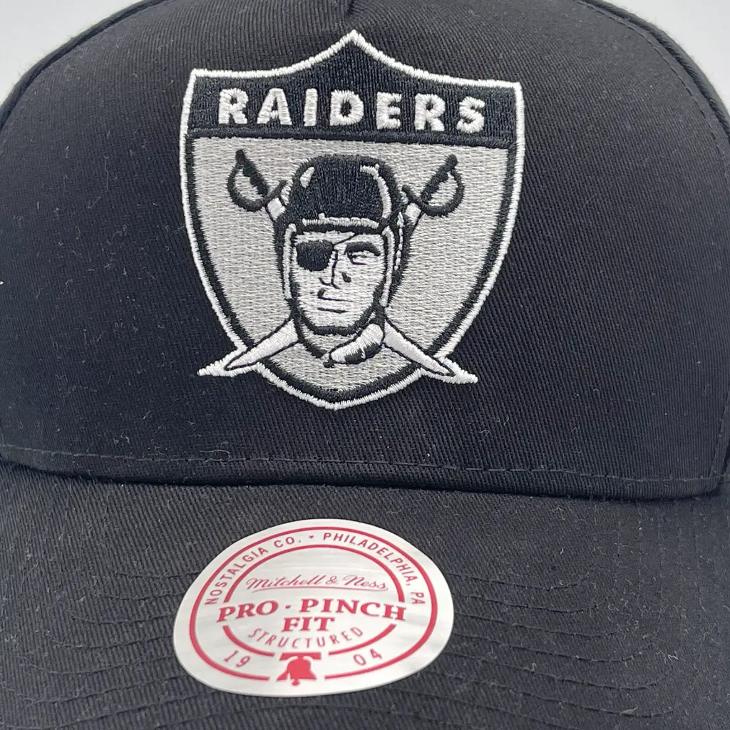 Mitchell & Ness - Mitchell & Ness Las Vegas Raiders Pro Crown Pinch Core Black OSFM