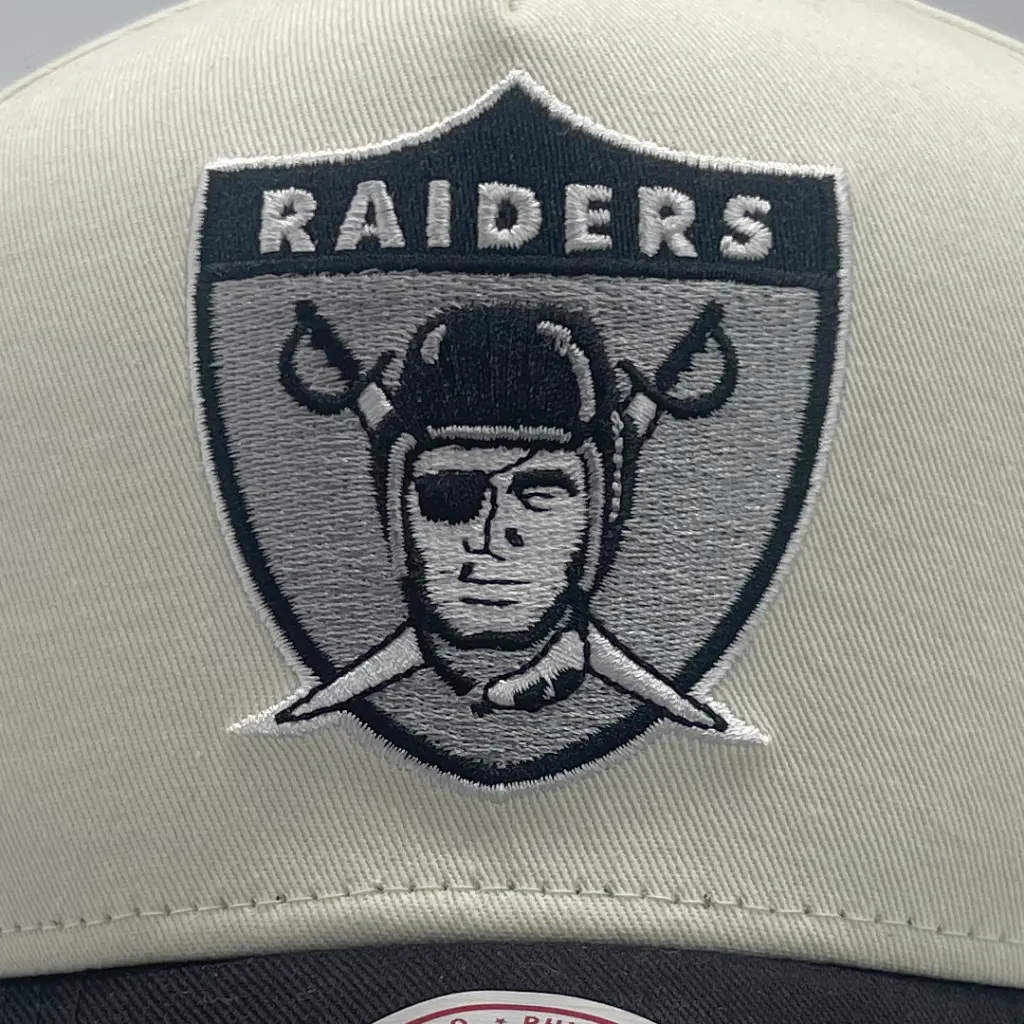 Mitchell & Ness - Mitchell & Ness Las Vegas Raiders Pro Crown Pinch Team Colour White Cream/Black OSFM