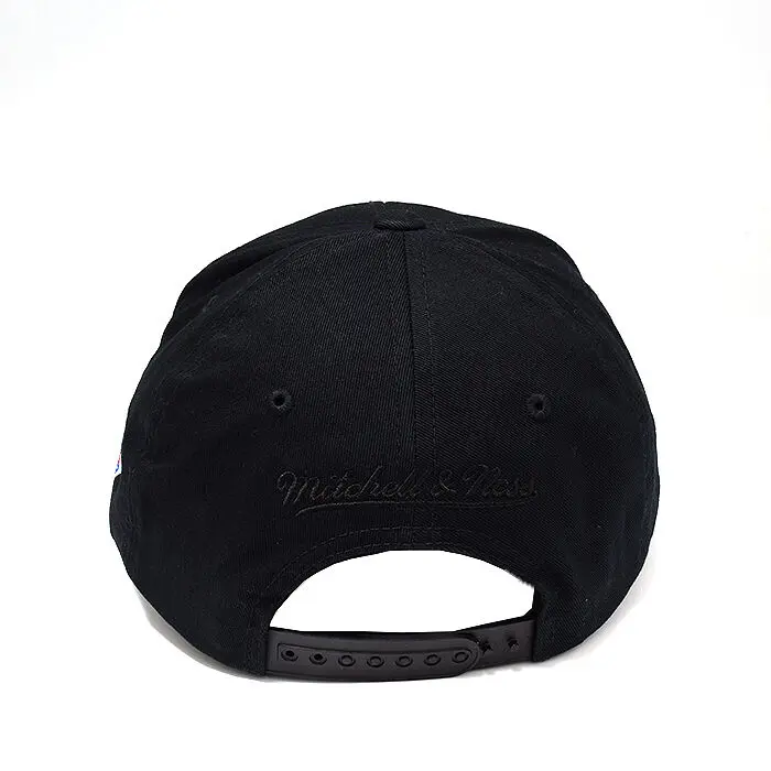 Mitchell & Ness - Mitchell & Ness MNNK20067 New York Knicks Sky High Low Pro Black OSFM