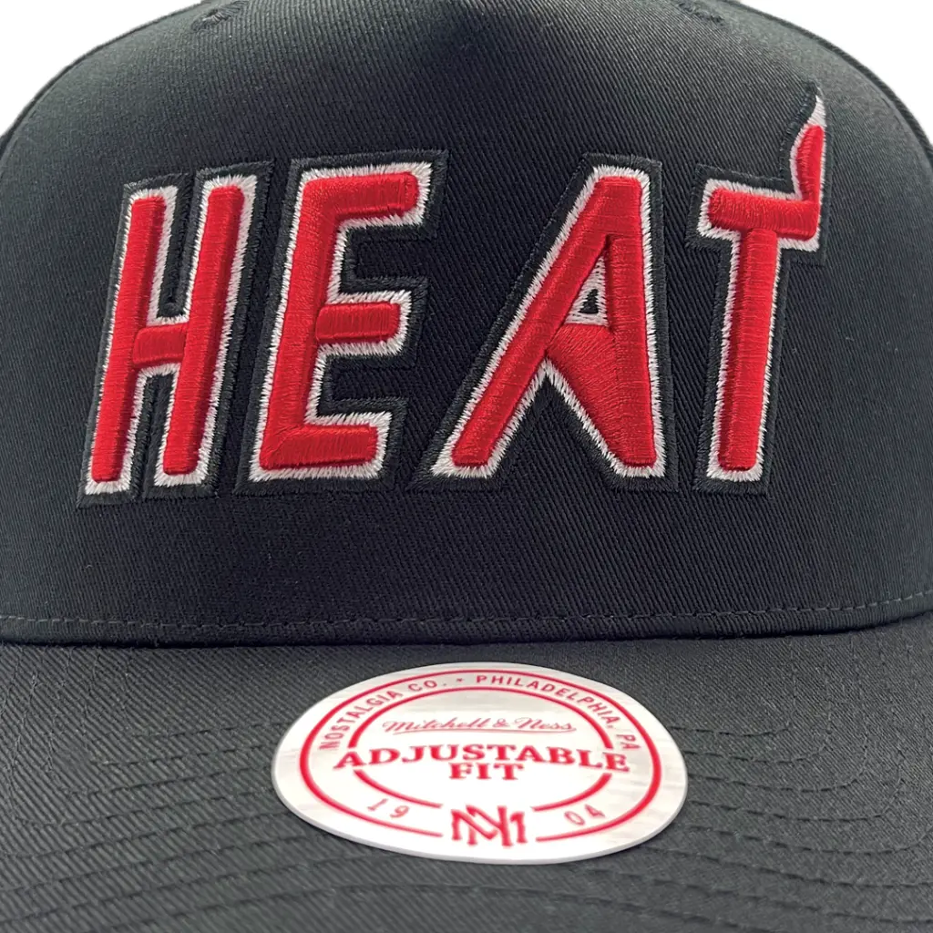 Mitchell & Ness - Mitchell & Ness Miami Heat MVP Team Colour Wordmark Black OSFM