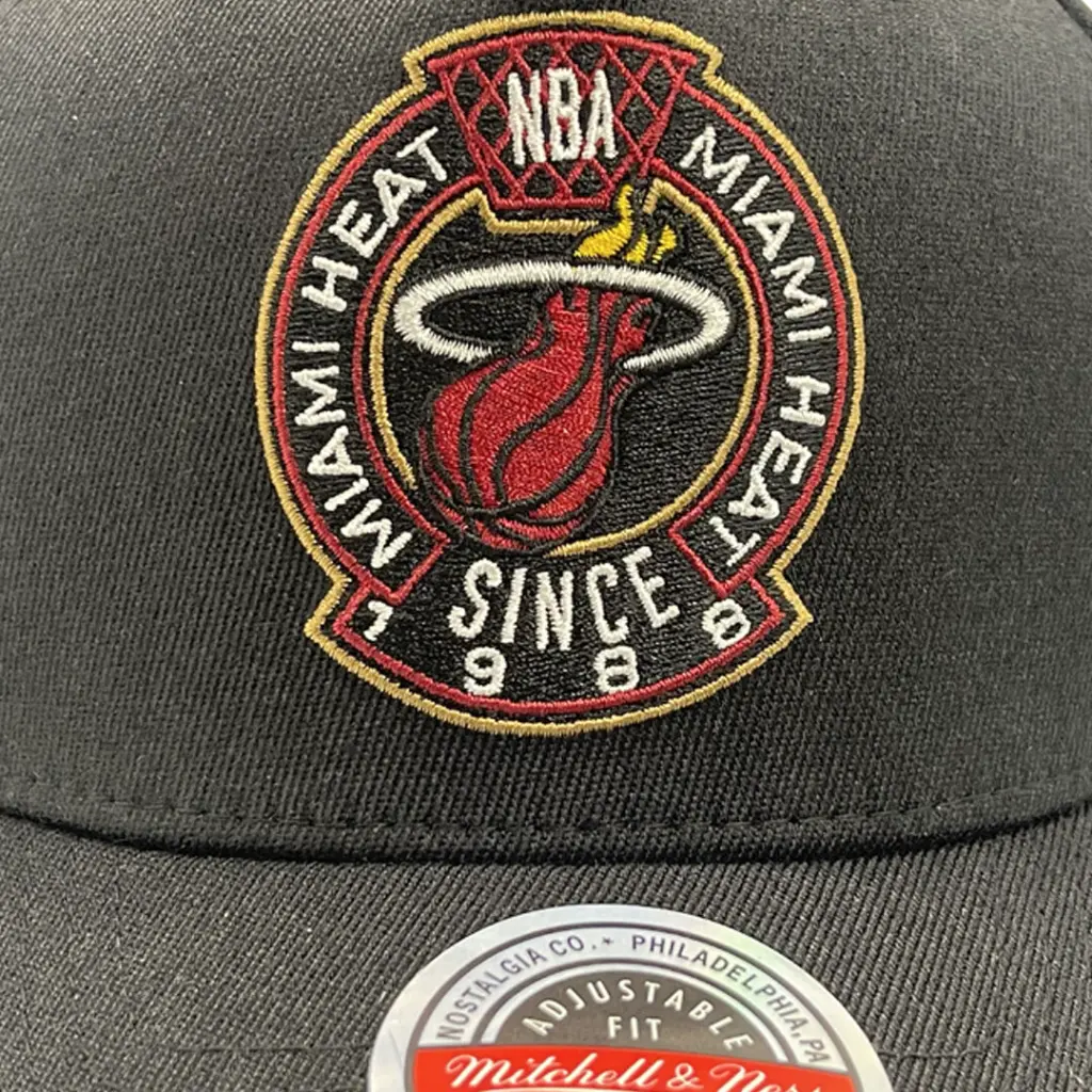 Mitchell & Ness Miami Heat MVP Travelling Black OSFM_5956
