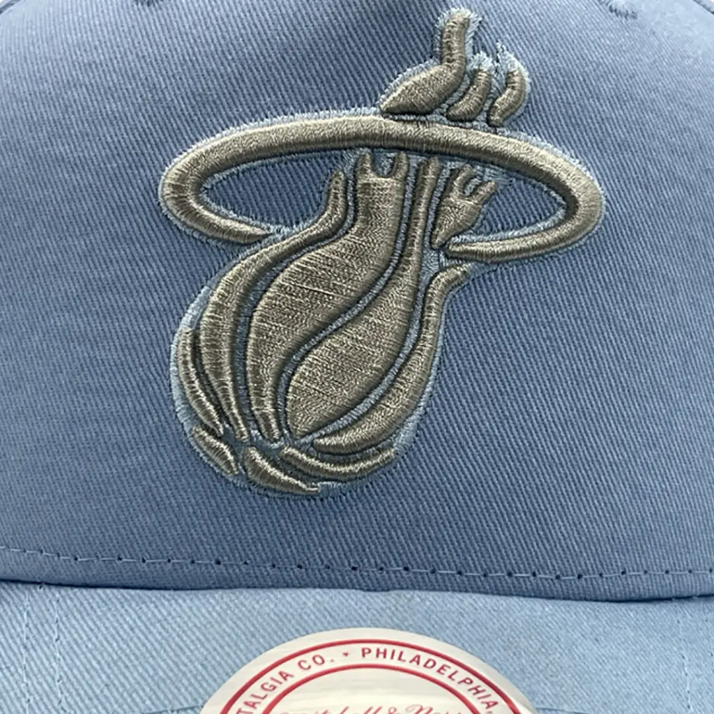 Mitchell & Ness - Mitchell & Ness Miami Heat Pro-Crown Seasonal Core Light Blue OSFM